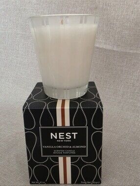 NEST Fragrances Vanilla Orchid & Almond Candle - Black and White Label NEW